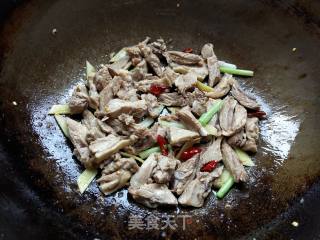姜葱炒鸭肉的做法步骤：6