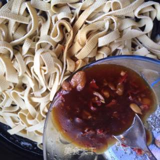 蒜苗炒豆皮的做法步骤：5