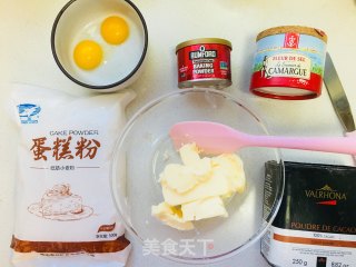 巧克力磅蛋糕的做法步骤：1