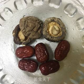 莲藕骨头汤的做法步骤：3