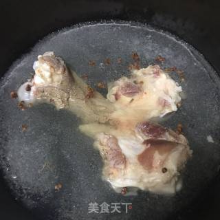 莲藕骨头汤的做法步骤：5