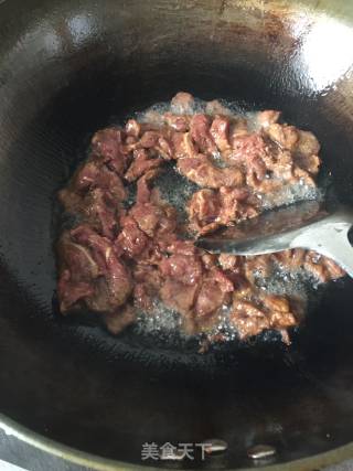 芹菜炒牛肉的做法步骤：3