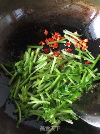 芹菜炒牛肉的做法步骤：4