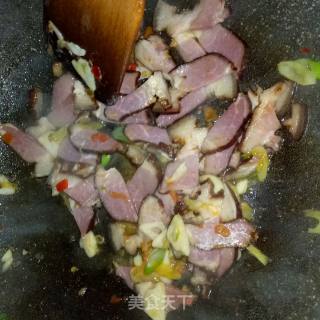 青椒炒腊肉的做法步骤：7
