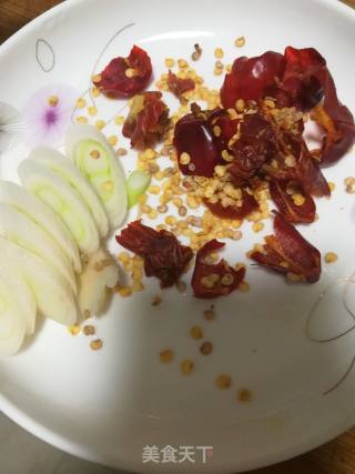 炒猪皮的做法步骤：2