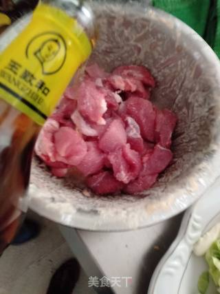 溜肉段的做法步骤：5