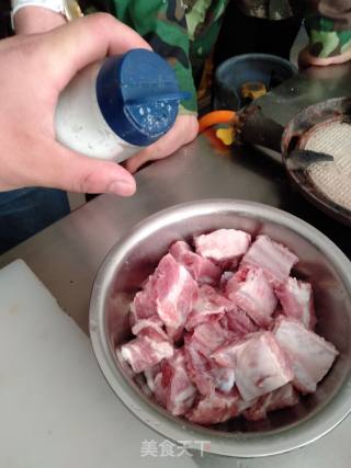 糖醋排骨的做法步骤：4