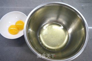 巧克力酱淋面栗子形蛋糕的做法步骤：2