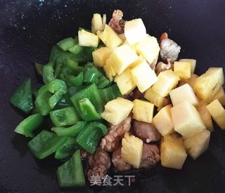 菠萝咕老肉的做法步骤：6
