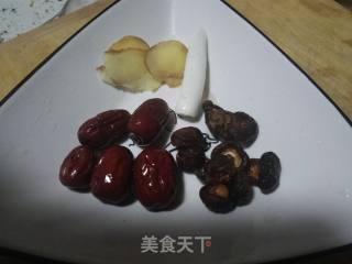 白萝卜红枣老鸭汤的做法步骤：2