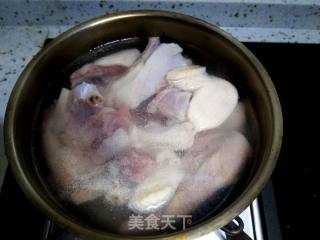 白萝卜红枣老鸭汤的做法步骤：4