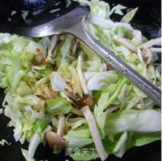 茶树菇炒牛心菜的做法步骤：7