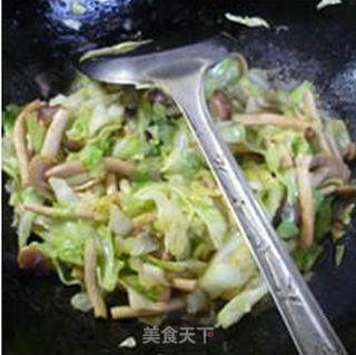 茶树菇炒牛心菜的做法步骤：9