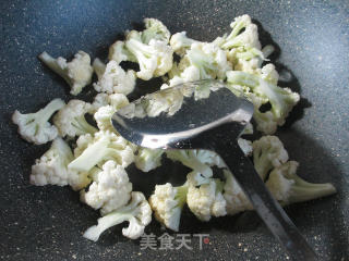 小油豆腐烧花菜的做法步骤：2