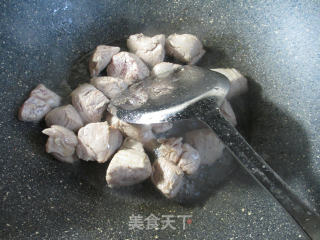 胡萝卜土豆烧里脊肉的做法步骤：3