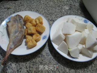 小油豆腊鸭腿腐萝卜汤的做法步骤：1