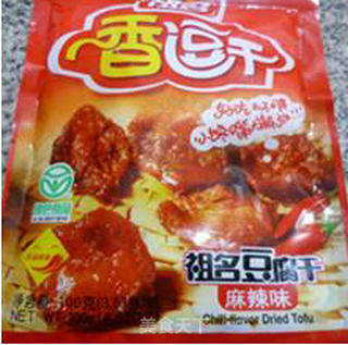 大蒜茭白炒豆腐干的做法步骤：1