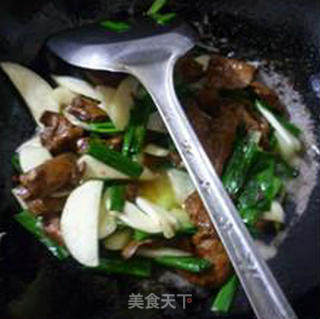 大蒜茭白炒豆腐干的做法步骤：9