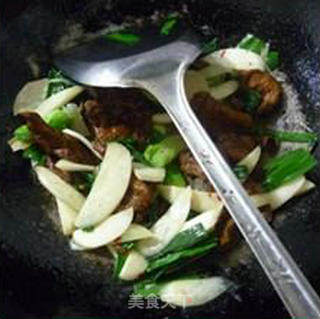 大蒜茭白炒豆腐干的做法步骤：10