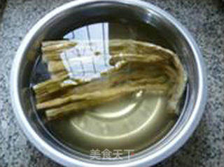 野山笋炒绿豆芽的做法步骤：1