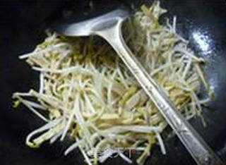 野山笋炒绿豆芽的做法步骤：6