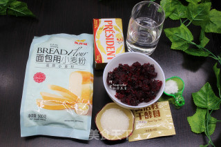 松软可口，紫薯面包的做法步骤：1