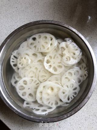 糖醋藕片的做法步骤：2