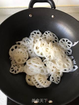 糖醋藕片的做法步骤：4