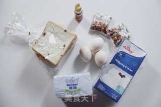 坚果蔓越莓吐司布丁的做法步骤：1