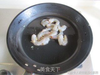 豆米南瓜炒虾仁的做法步骤：4