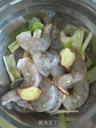 蛋炒虾的做法步骤：2