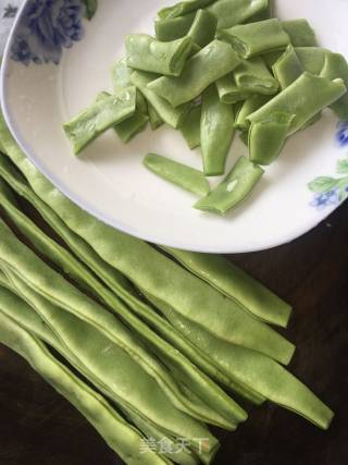 干煸四季豆的做法步骤：1