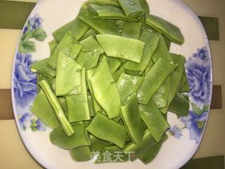干煸四季豆的做法步骤：2