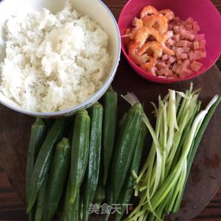 秋葵虾仁火腿炒饭的做法步骤：1