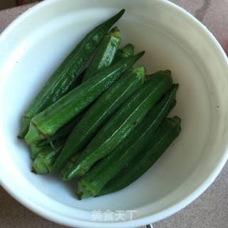 秋葵虾仁火腿炒饭的做法步骤：5