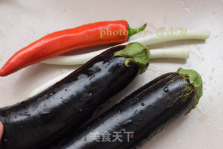 经典烧茄子的做法步骤：1