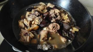 香菇木耳焖鸡的做法步骤：9