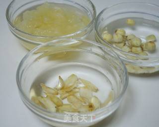 银耳莲子百合粥的做法步骤：2