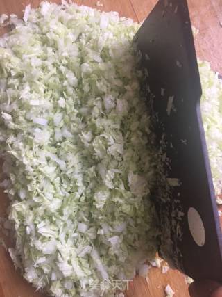 猪肉白菜大馄饨的做法步骤：3