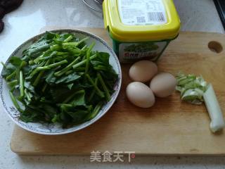 蛋酱菠菜的做法步骤：1