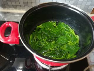 蛋酱菠菜的做法步骤：2