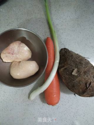 胡萝卜炒芋头的做法步骤：1