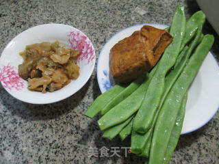 榨菜香干炒油豆角的做法步骤：1