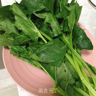 菠菜丸子汤的做法步骤：1