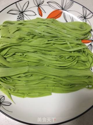 菠菜面条的做法步骤：8