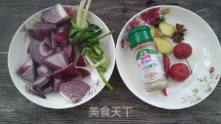 土豆烧牛腩的做法步骤：3