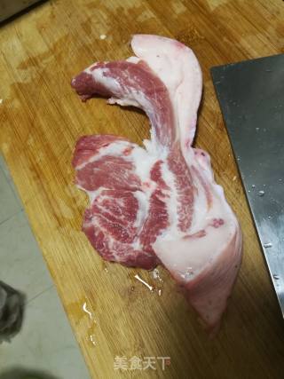 卤熏肉的做法步骤：1