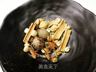 红烧带皮羊肉的做法步骤：2