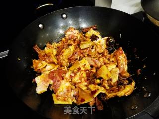 红烧带皮羊肉的做法步骤：4