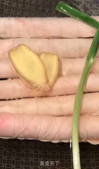 啤酒炖猪皮卷的做法步骤：2